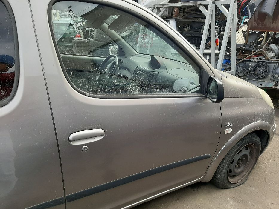 Toyota YARIS VERSO 1.4 D4D-2003r. Drzwi przednie Prawe