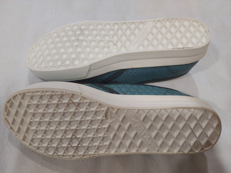 Slip On Mulher em Pele NOVOS, 37