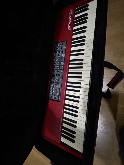 Nord piano 2 HP c 2 sacos transporte da nord, suporte da nord e extras