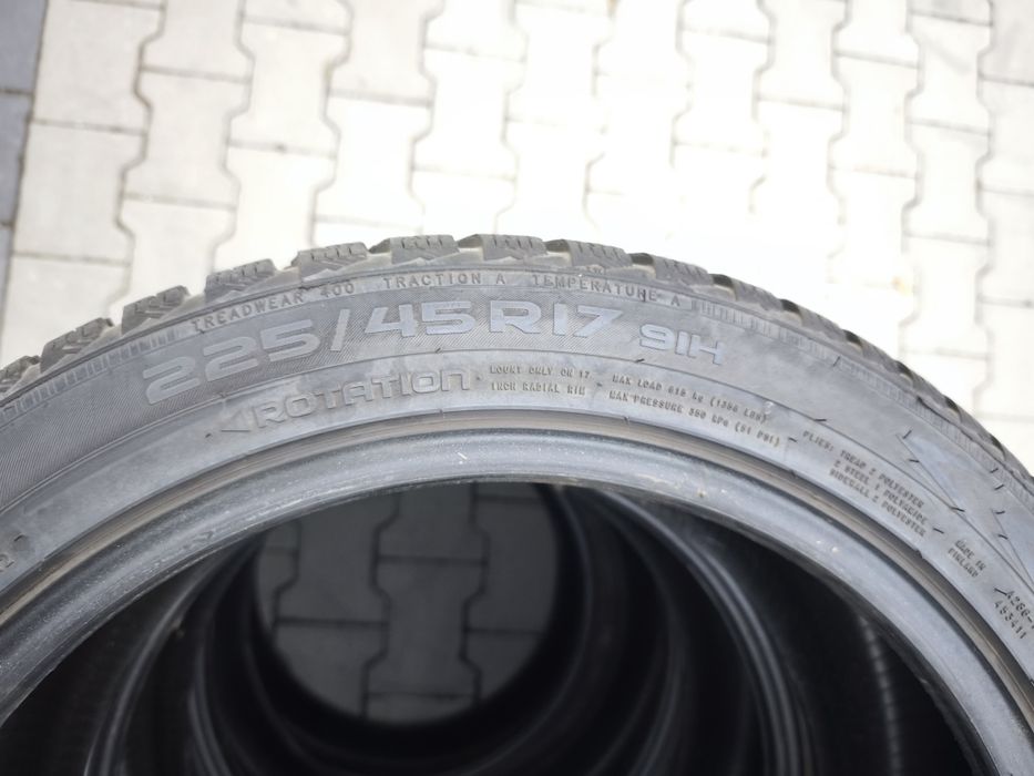 Opony zimowe 4 szt.  Nokian 225/45 R17