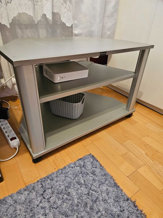 Stolik pod telewizor