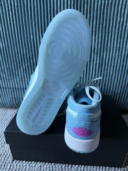 Buty damskie Jordan 1 Low SE Aquarius Blue r. 40 błękitne