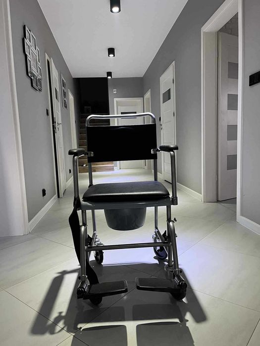 Przenośne WC na wózku