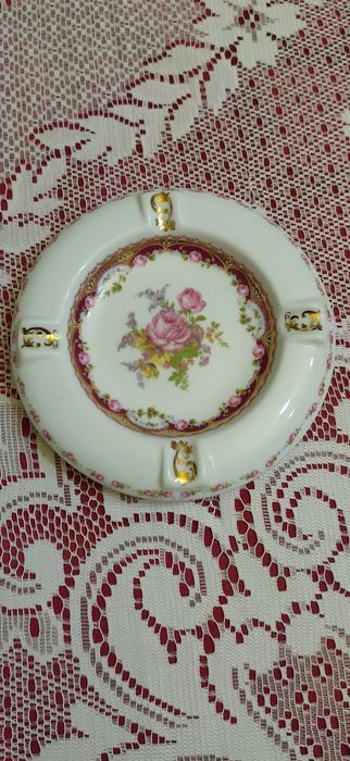 Cinzeiro de porcelana AV