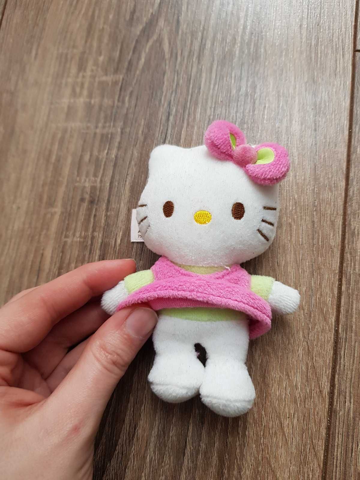 Hello Kitty Sanrio jfashion kawaii pluszak Japonia himekaji gyaru