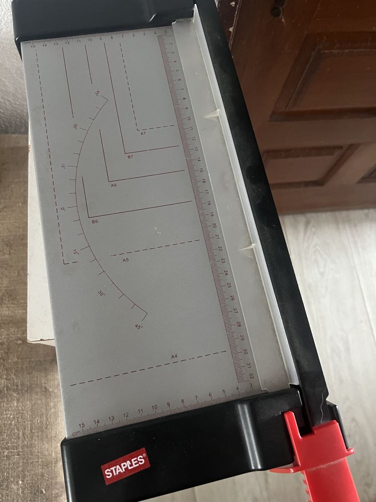 Guilhotina Staples A4 CZ
