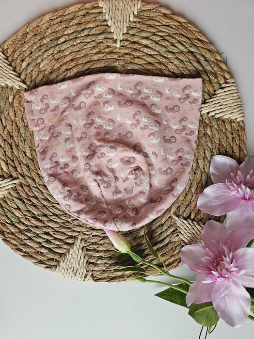 Urocza czapka bawełniana Mood of Norway traktorki pudrowy róż jesień