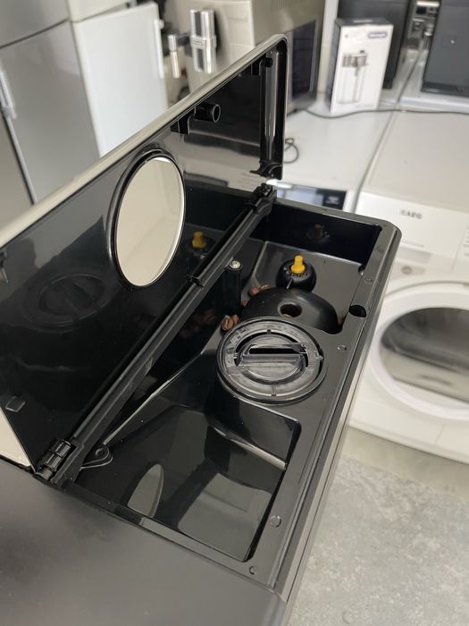 Кофемашина Saeco Incanto Deluxe HD8921 из Германии гарантия обслужена