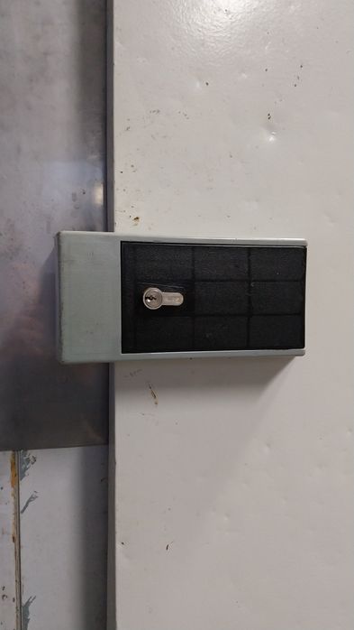 Fecho de porta armário