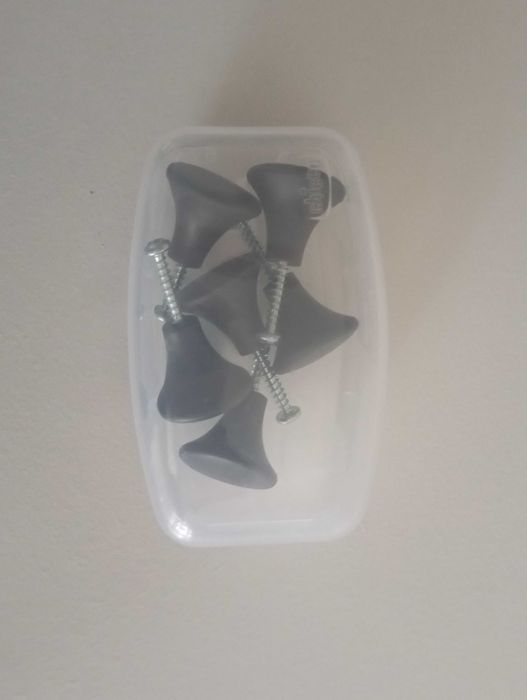 Cómoda branca, com 3 gavetas, 90x83 cm (inclui puxadores originais).