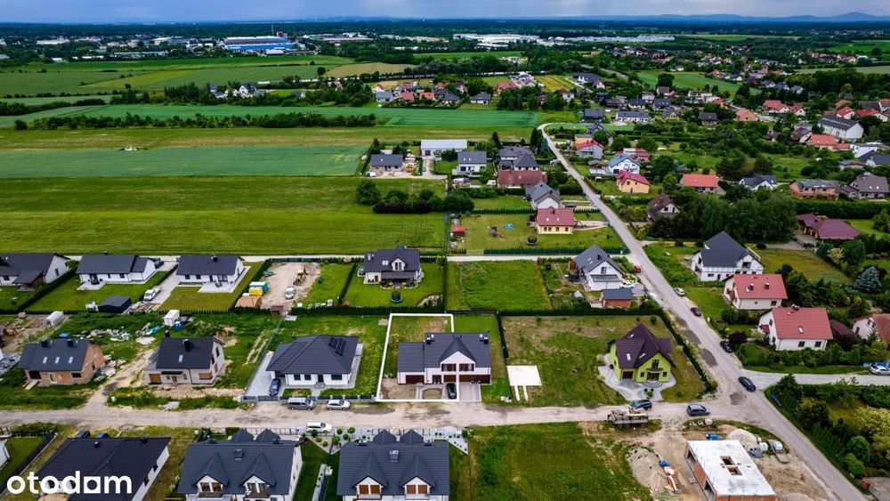 Wyjątkowy bliźniak z drugim, niezależnym mieszkaniem | Miłoszyce