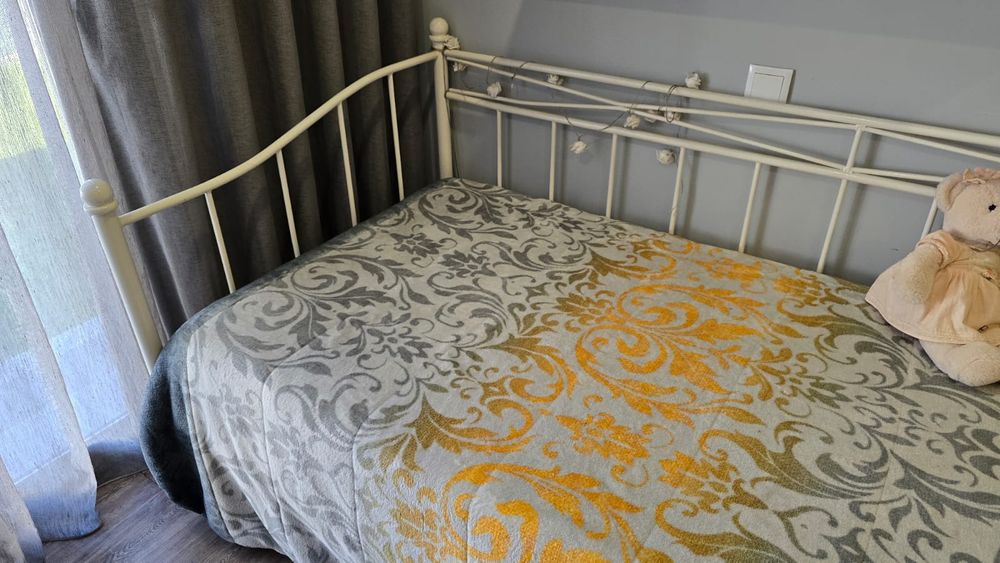 Tenho para venda 2 camas de solteiro.