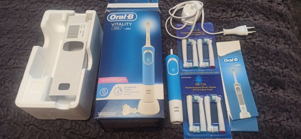 Зубна щітка Oral-B D100 Junior