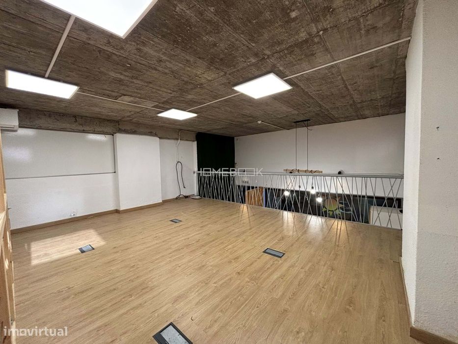 Loja à Venda no Multicentro de Entrecampos