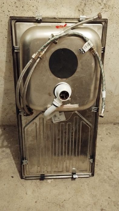 Zlewozmywak nierdzewny z baterią , wężykami i odpływem