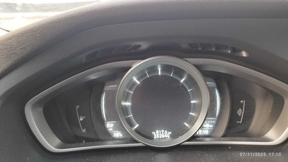 Volvo V40 2014, com 233 000 kms e inspeção realizada