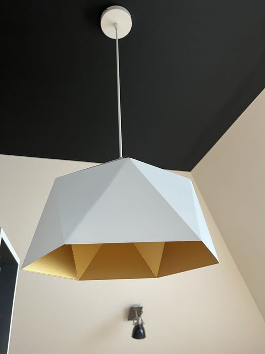 Nowoczesna lampa sufitowa biało złota