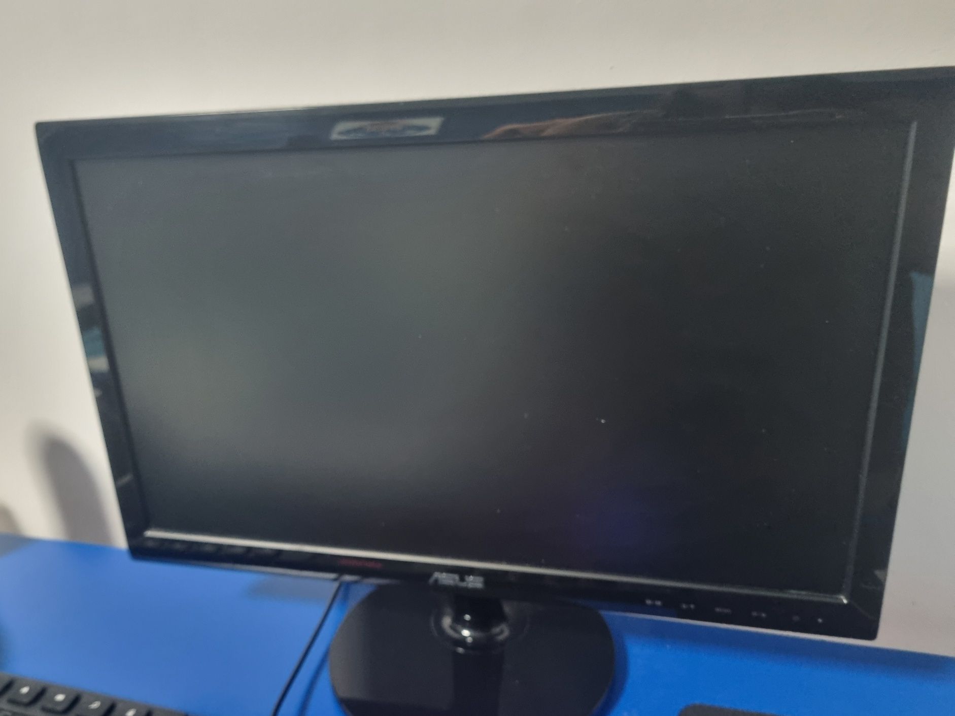 Monitor Asus 44x28cm