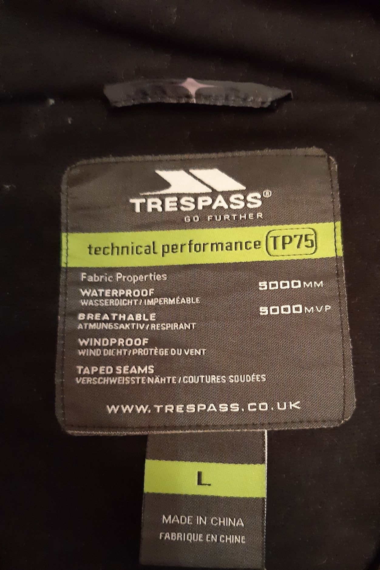 Курточка  trespass, размер L,водонепроницаемая и ветронепродуваемая