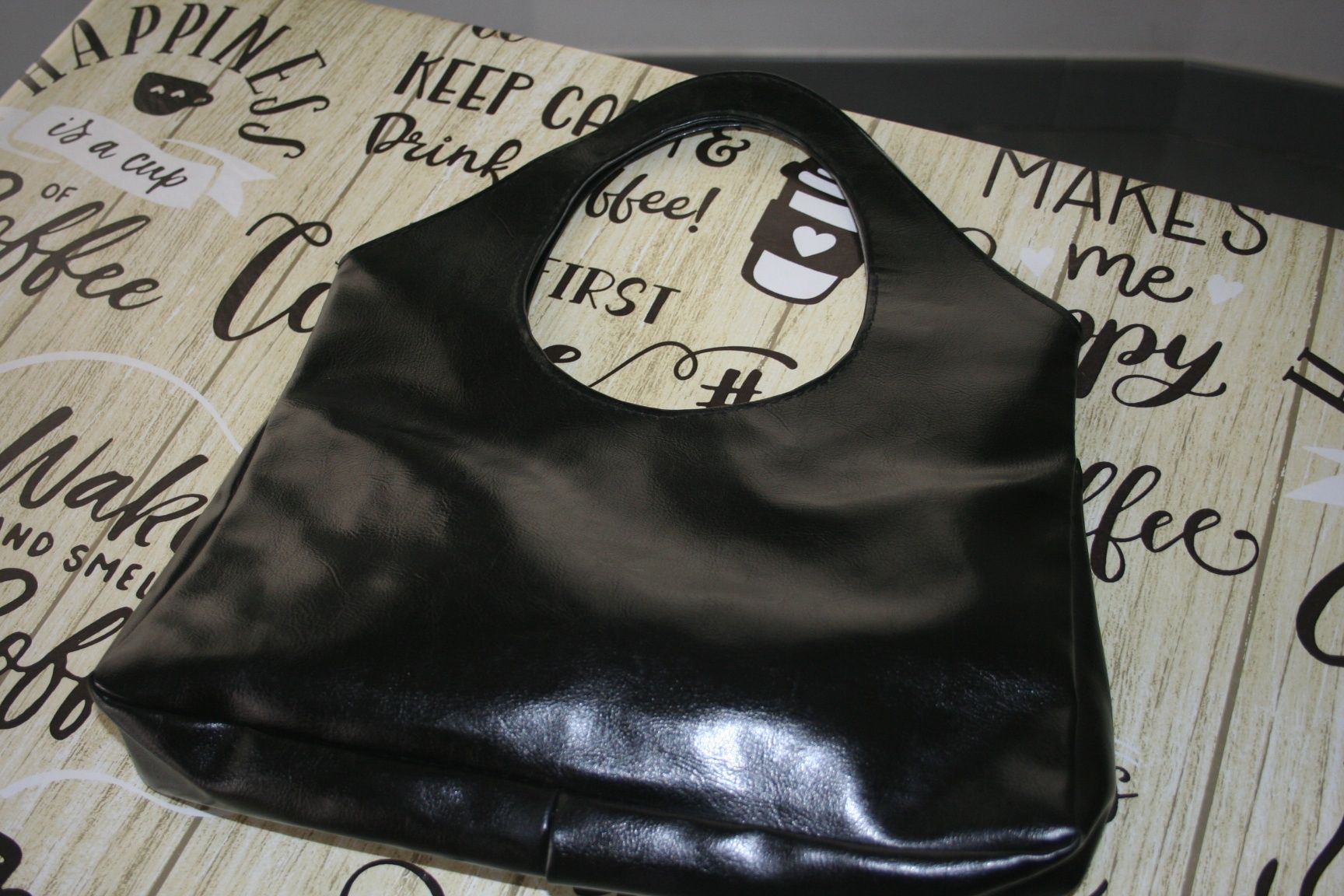 Bolsa preta de senhora