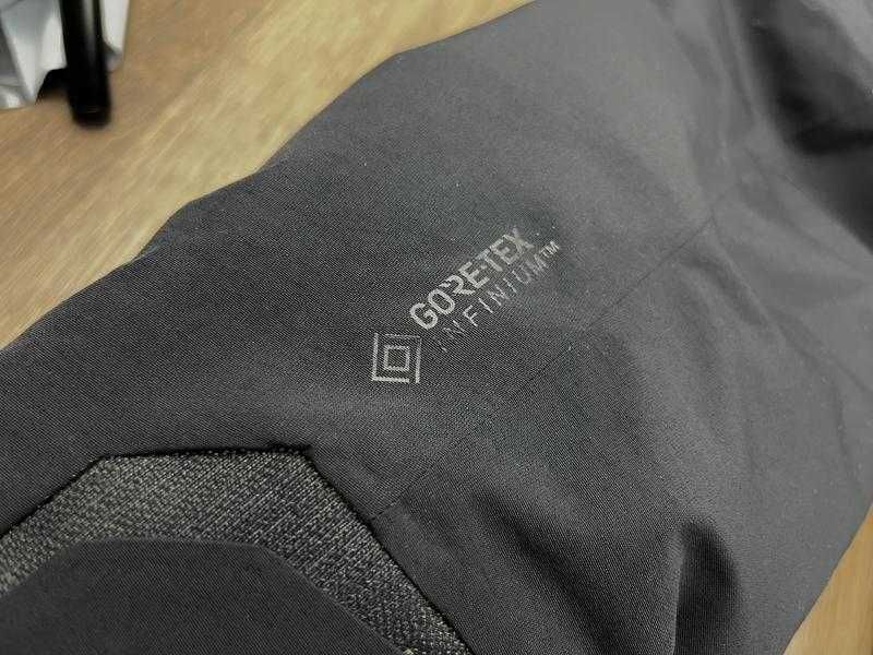 Лижна куртка sweet protection by aksel lund svindal goretex чорна