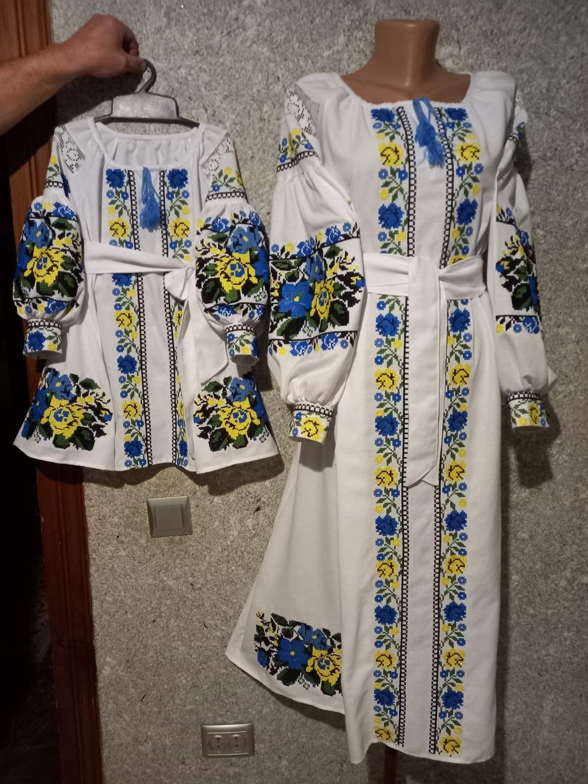 Вишиті сукні мама дочка