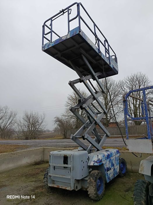 Ножничний подйомник Grove SM3269 оренда