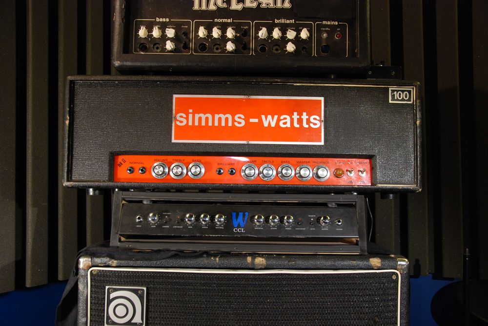 Material de estúdio - AKAI / Alesis / DBX / Monacor/ Simms Watts