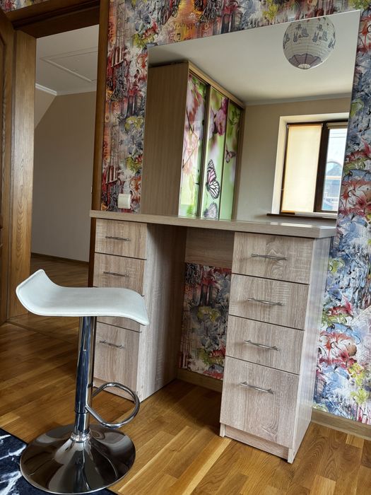 Меблі в кімнату для підлітка