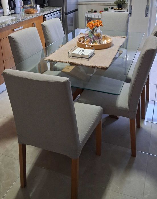 Mesa de jantar e 6 cadeiras