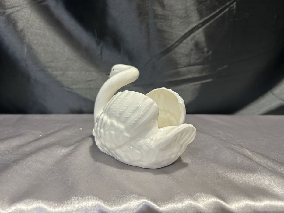 Ceramiczny Łabędź z Zakręconą Szyją – Elegancka Ozdoba