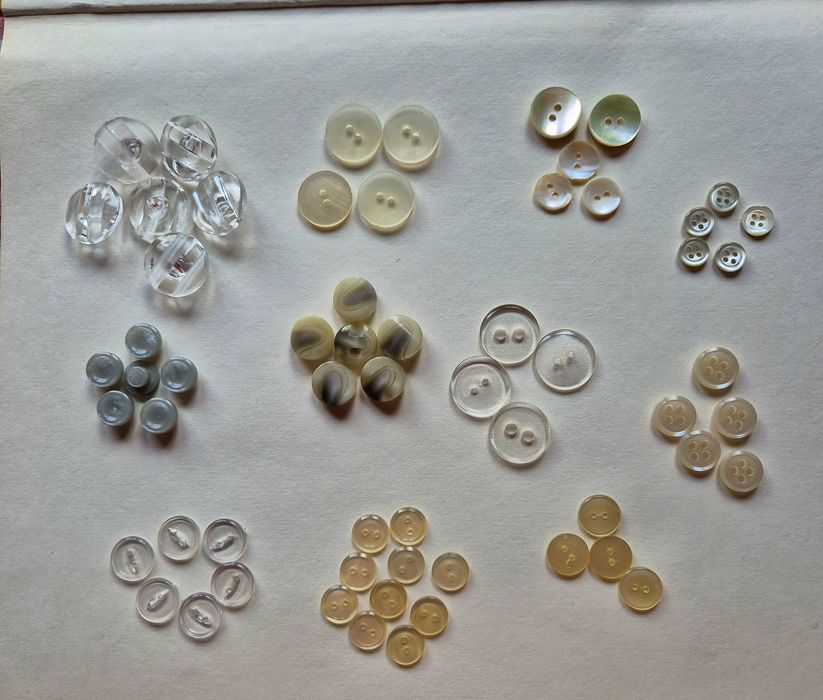 Guziki przezroczyste, perlowe
