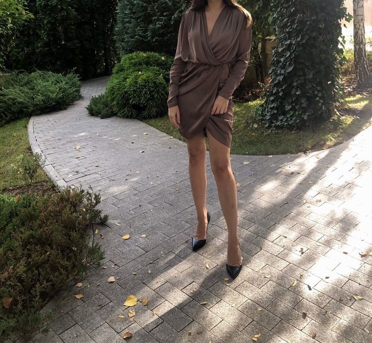 Красивое шелковое платье