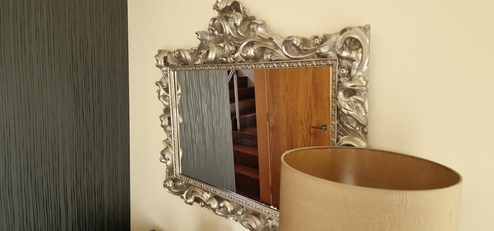 Espelho em talha prateada