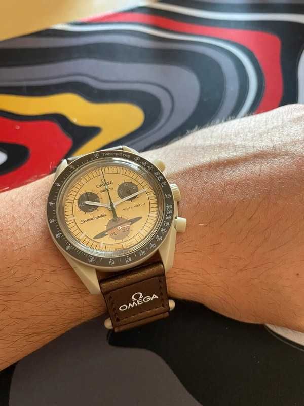 SO33T100 Omega x Swatch Saturn: Kosmiczny Zegarek z Saturnem