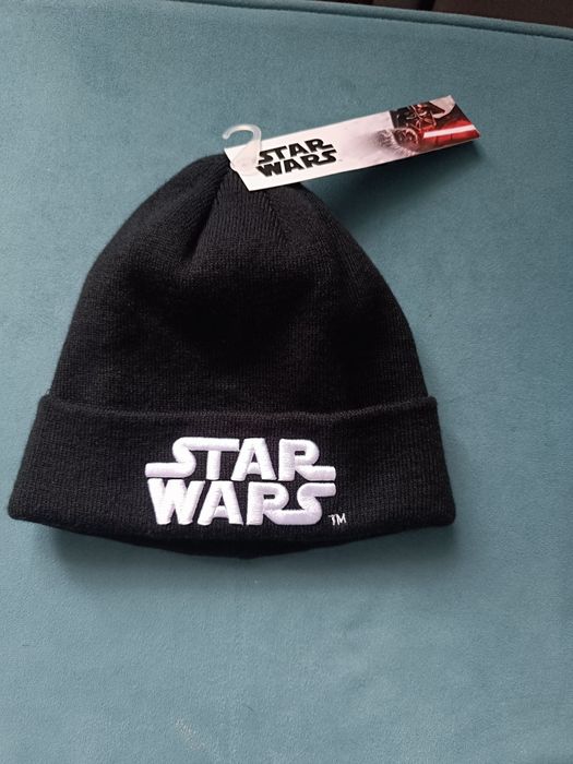 Czarna czapka zimowa z napisem  Star Wars