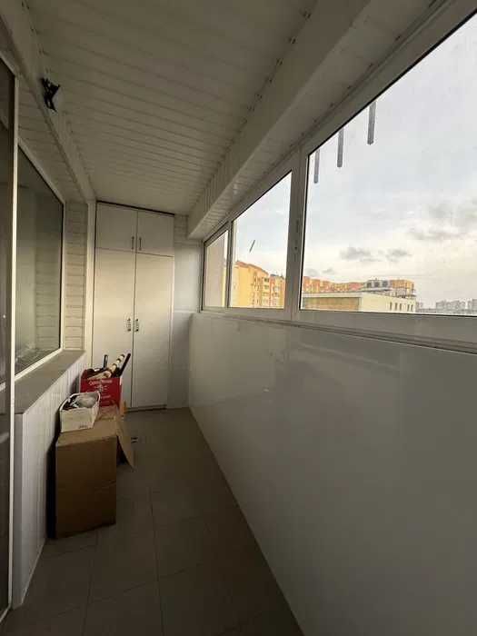 Продам  3к квартиру, м.Защитников Украины,Героев Харькова,89(код87530)