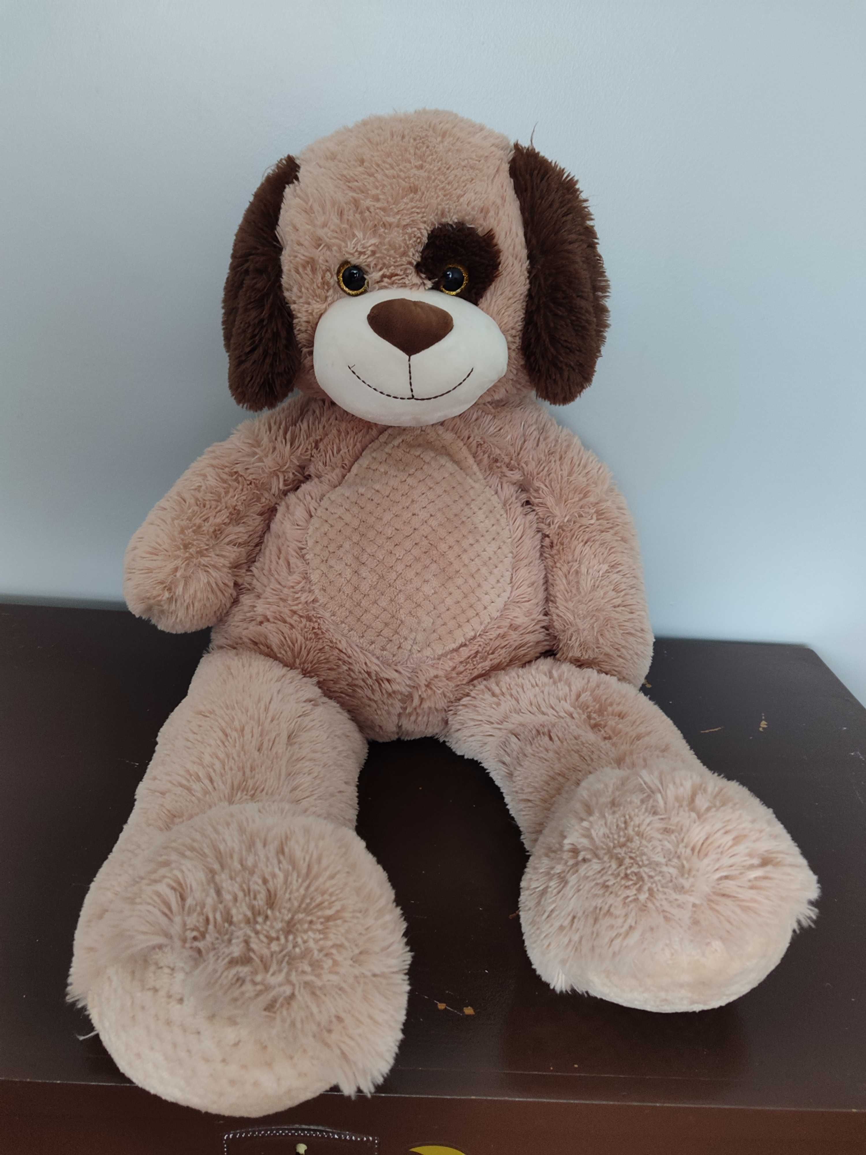 Peluche  cão bebê e castanho