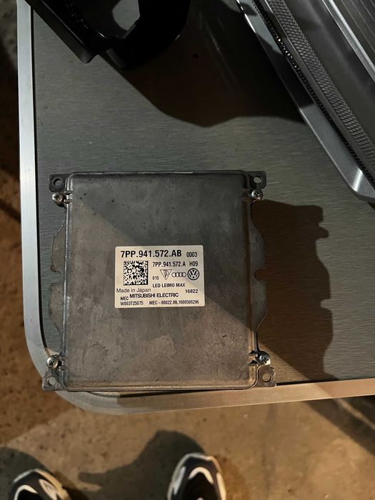 Фара Audi Q7 4M0 941 033b USA на запчастини ПРАВА