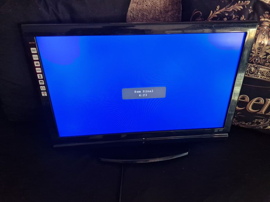 Tv LCD Sanyo 22" com leitor DVD