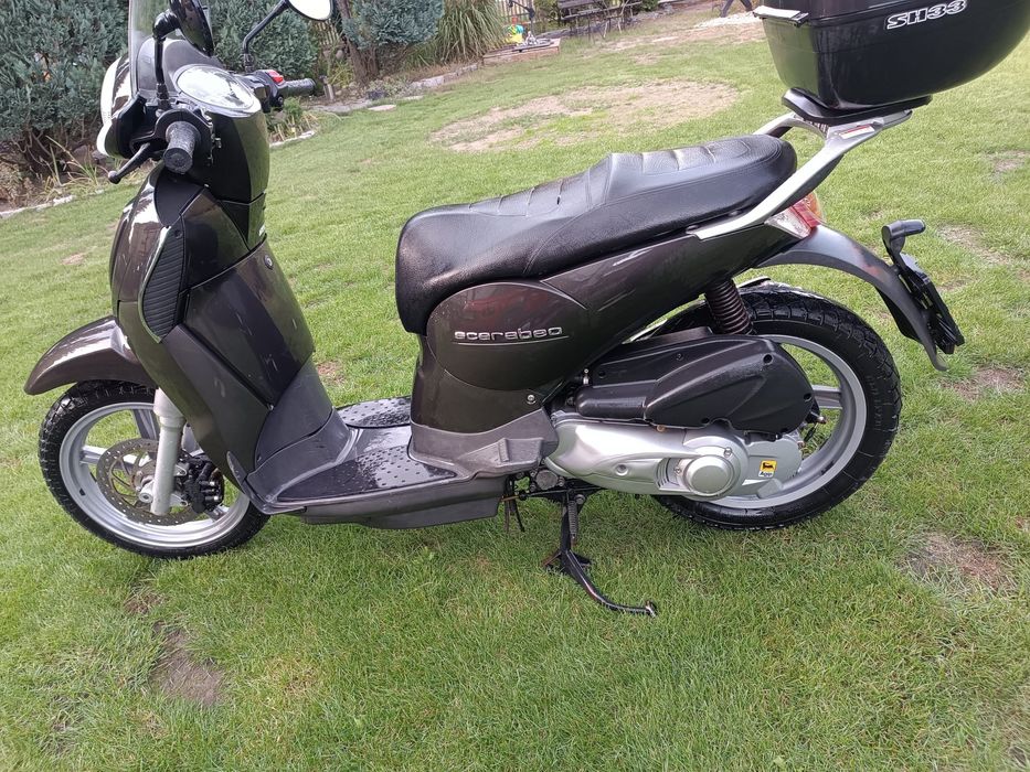 Skuter Aprilia Scarabeo 125 ładnie utrzymany skuter z kufrem.