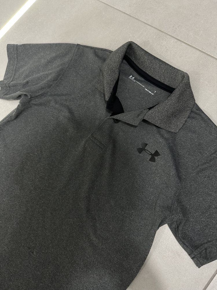 Koszulka polo Under Armour szara sportowa i elegancka 122cm