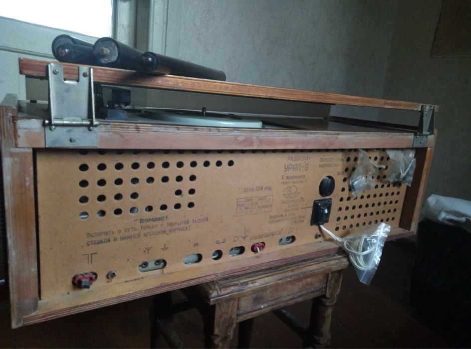 Радіола робоча, з дерев’яним корпусом