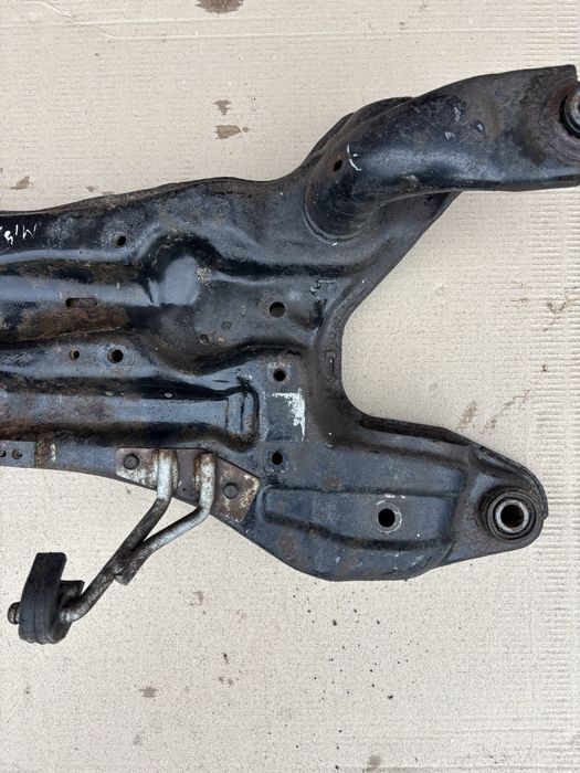 Передня балка Mitsubishi Grandis 2004-2011 роки