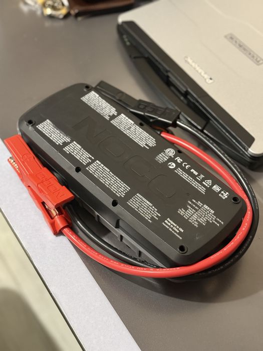Urządzenie rozruchowe Booster Noco GBX155 uszkodzony