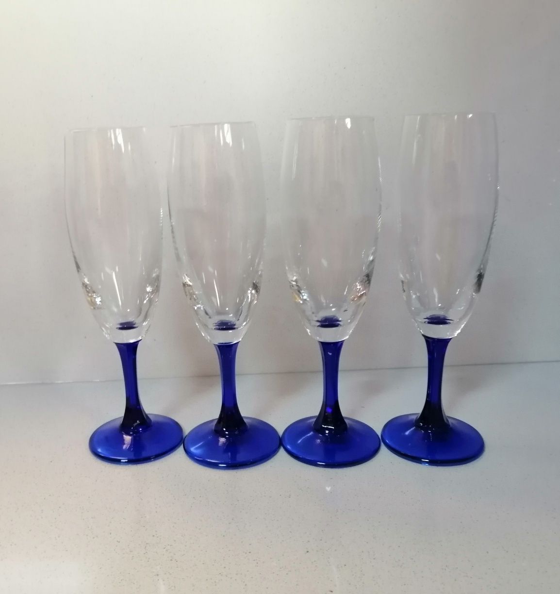 Conjunto de vários copos novos