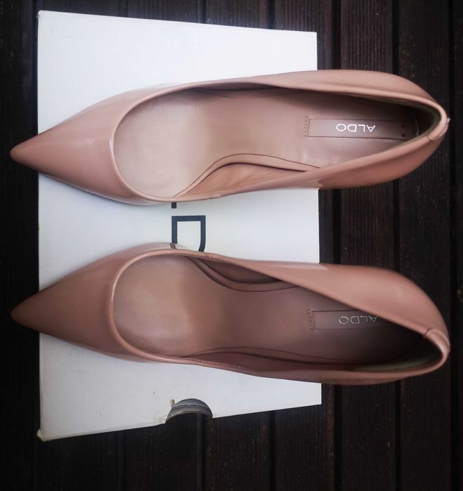 Stiletos em verniz rosa claro