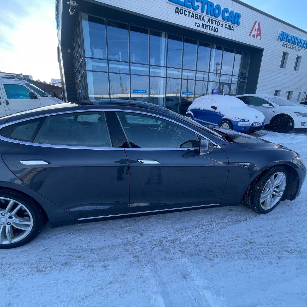 Tesla Model S 85D