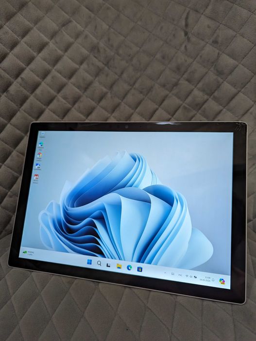 Microsoft Surface Pro 5 i7-7660U 8GB Ram 256 SSD Планшет 2K Экран ПК