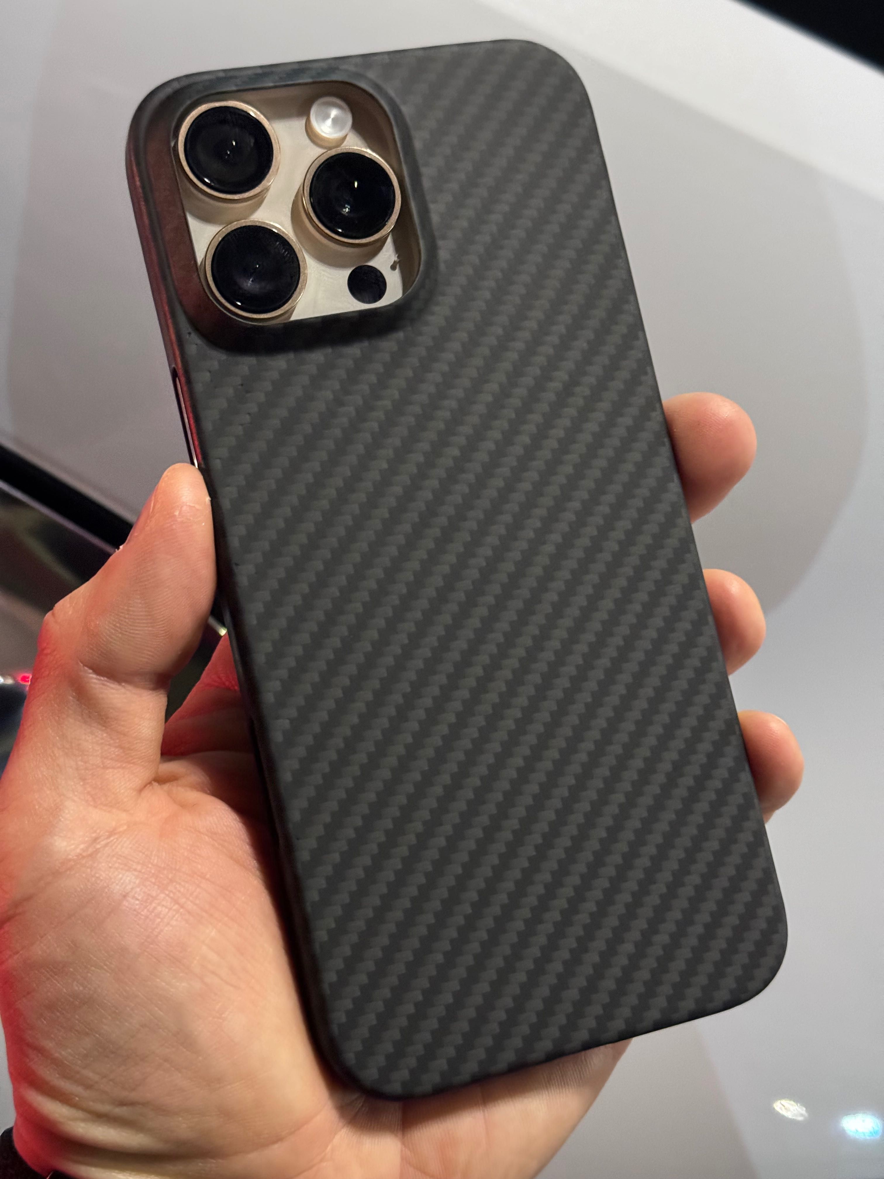 Ультратонкий карбоновый чехол iPhone 16 Pro Max